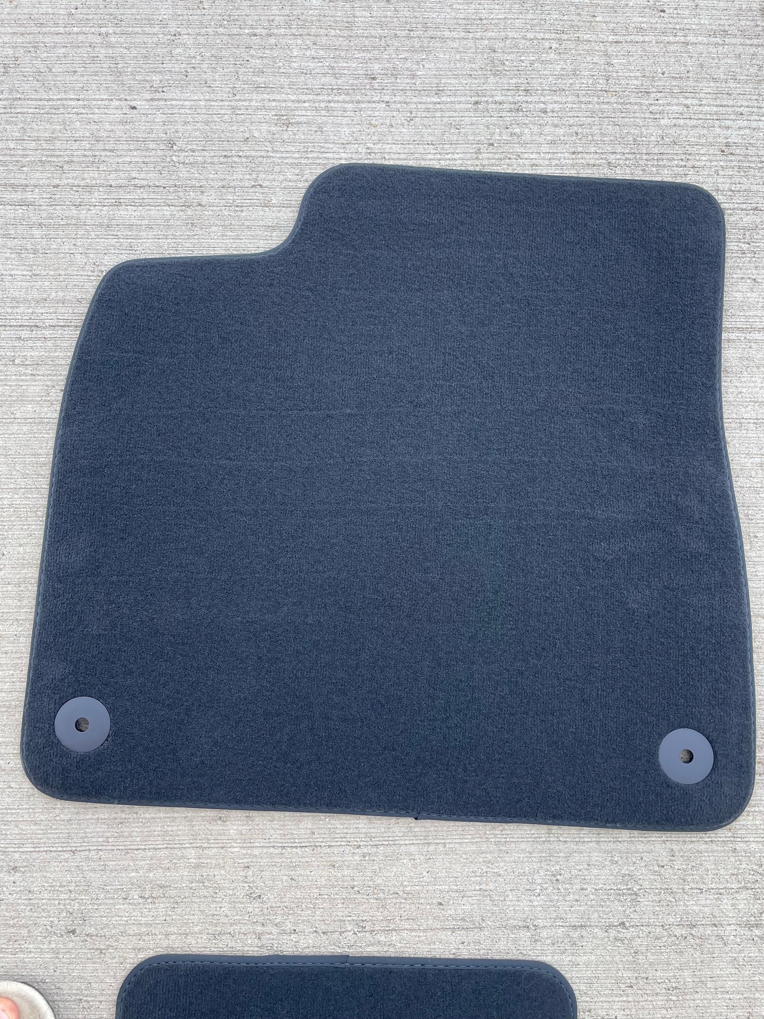 1723 Audi Q7 OEM Floor Mats NEW AudiWorld Forums