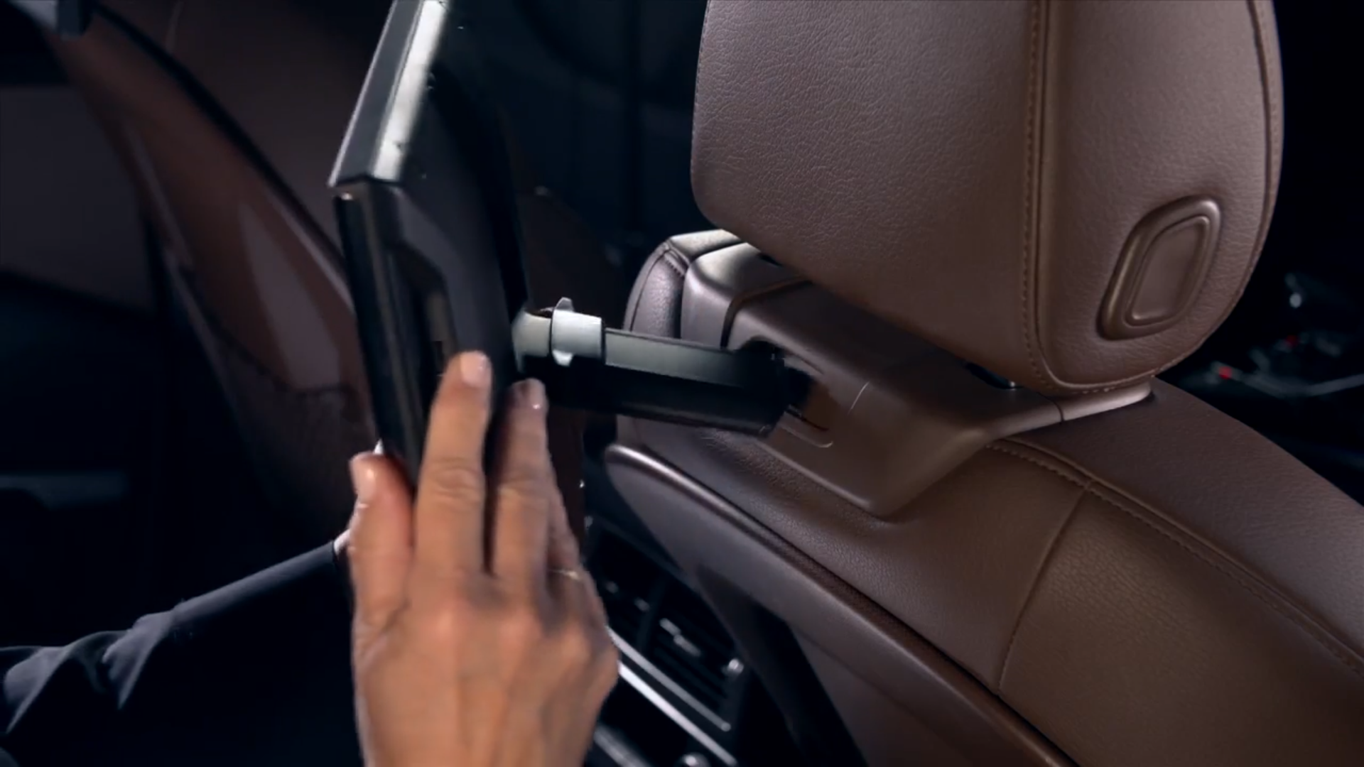 2017 Q7 RSE Review, Horrible Rear Seat Entertainment System Page 17