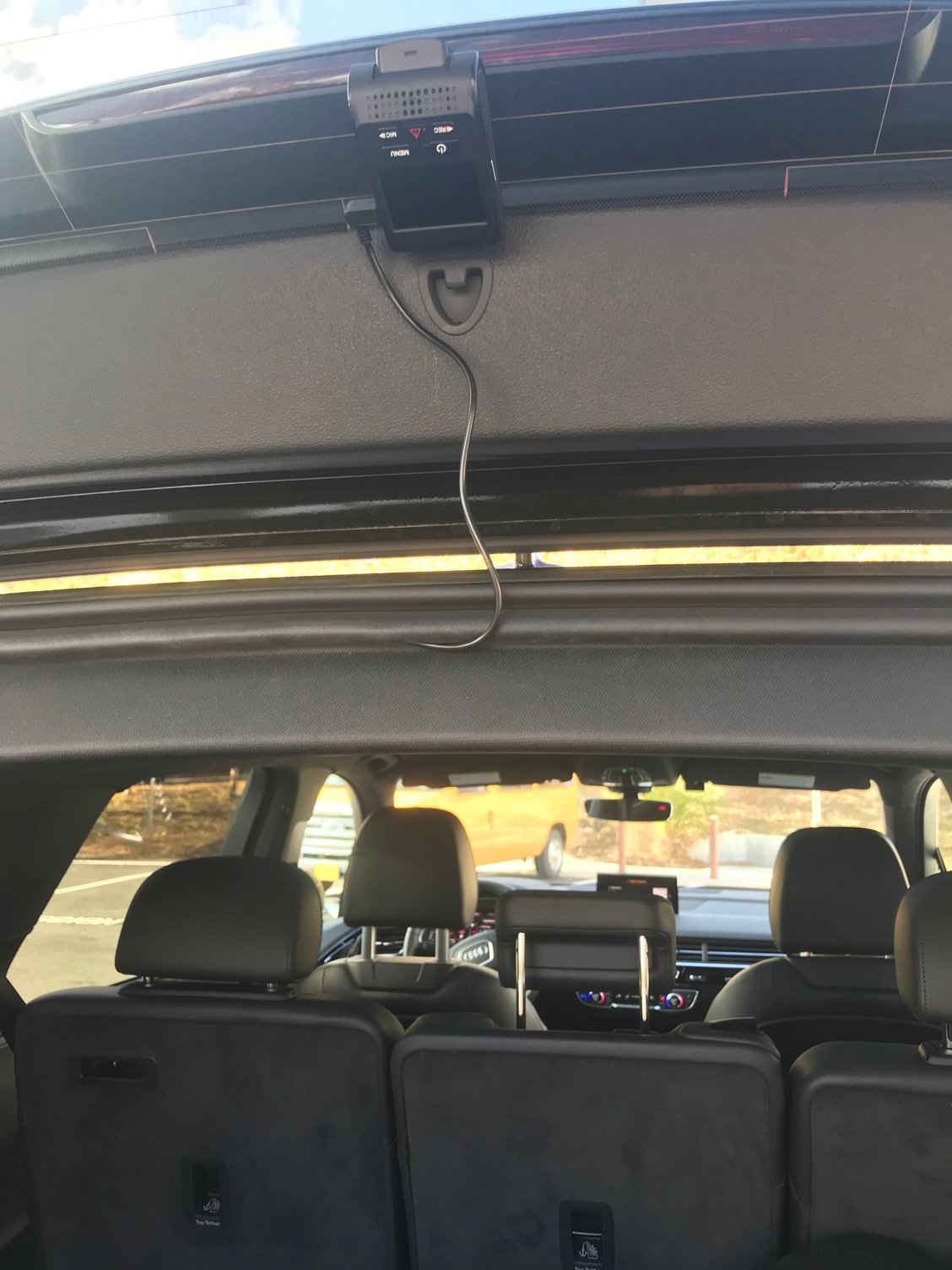 Fitting a wire free Dash Cam on the Audi Q7