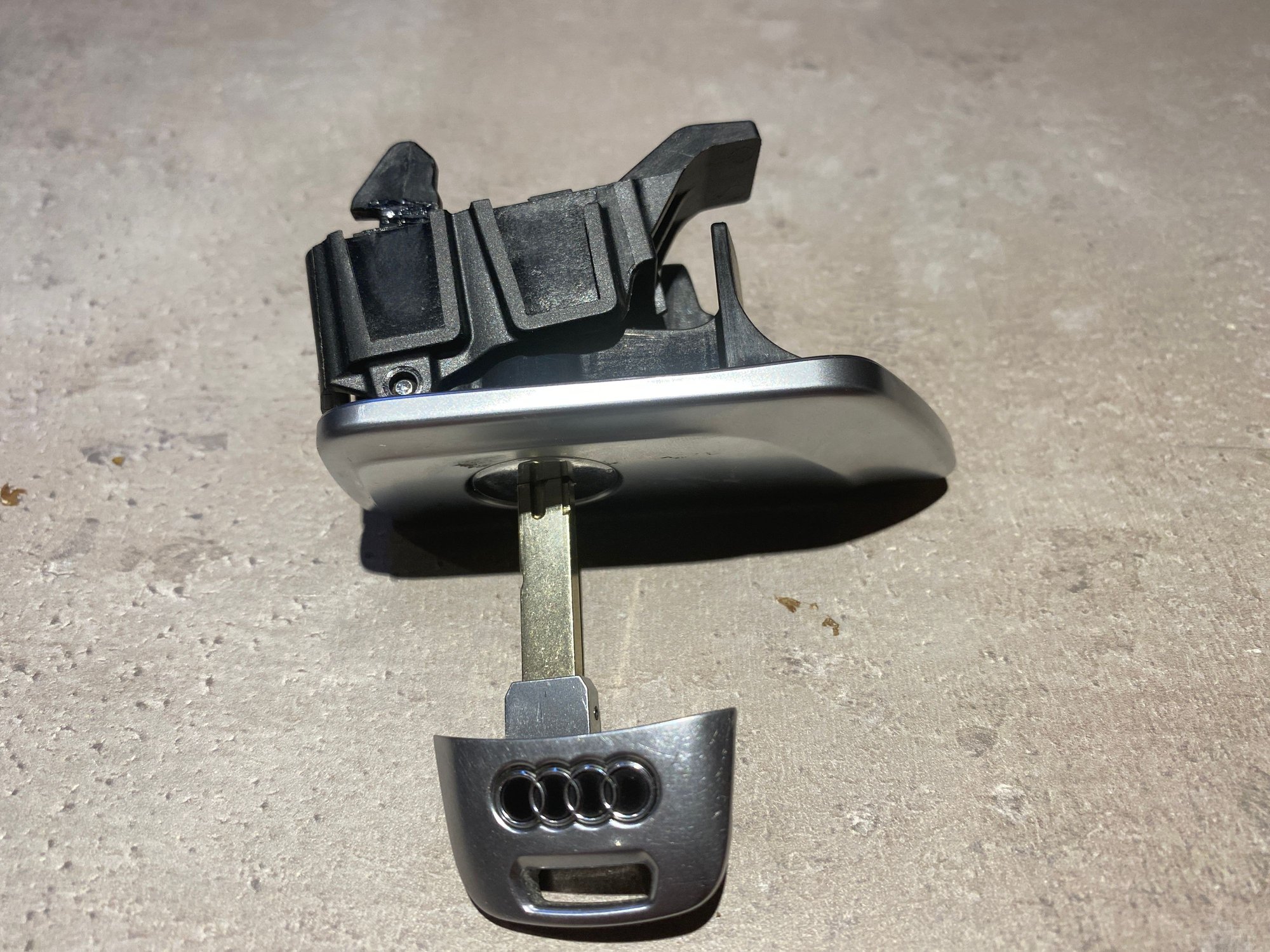 2019 TT Glovebox door latch jammed AudiWorld Forums