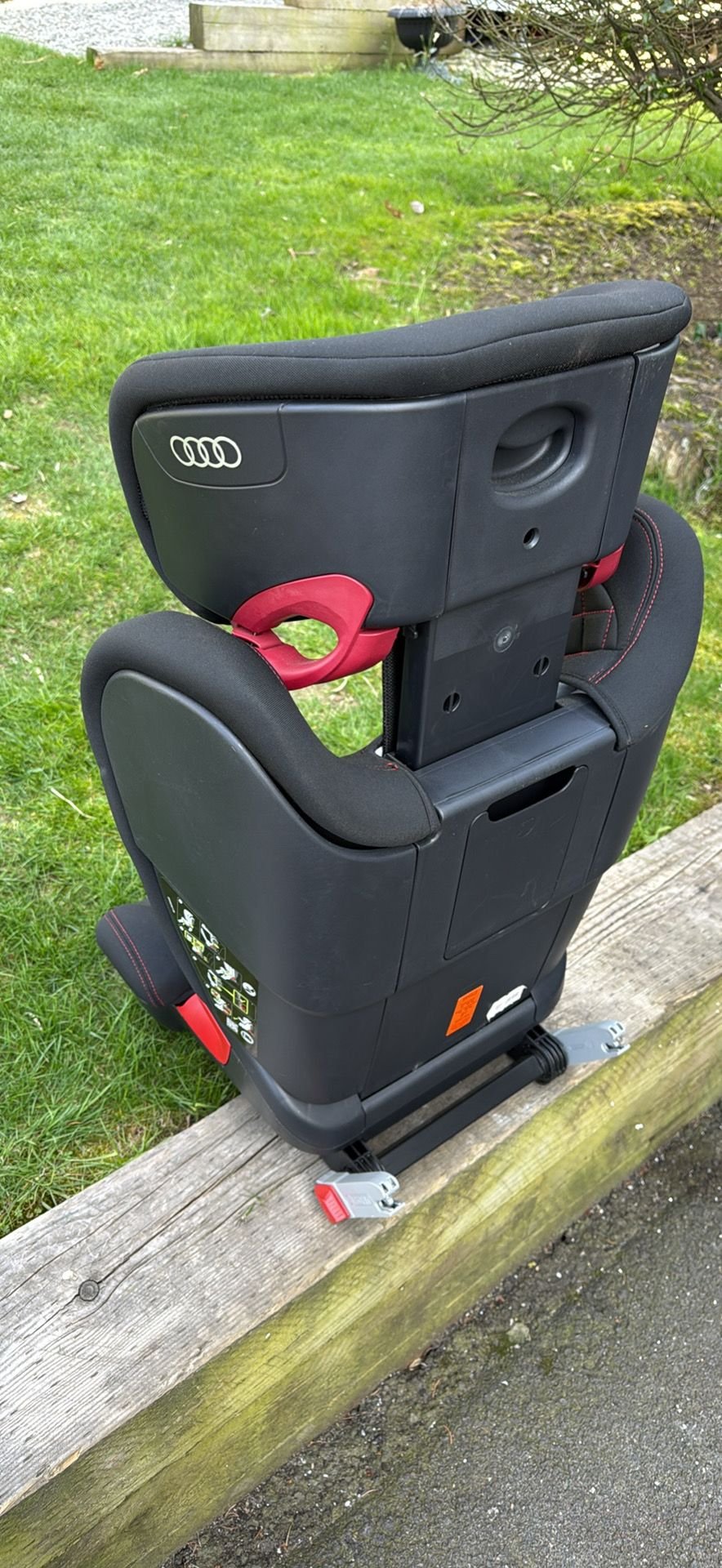 Accessories - Audi child seat Kidfix XP black / red 4M0019904 EUR - Used - 0  All Models - Milton, MA 02186, United States
