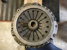Transmission side of the current pressure plate. From a previous post I'm following that the yellow mark should be aligned with the dowl pin as closely as possible.