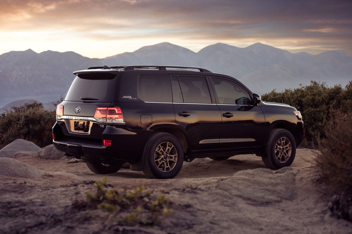 2020 Toyota Land Cruiser Deals, Prices, Incentives ...