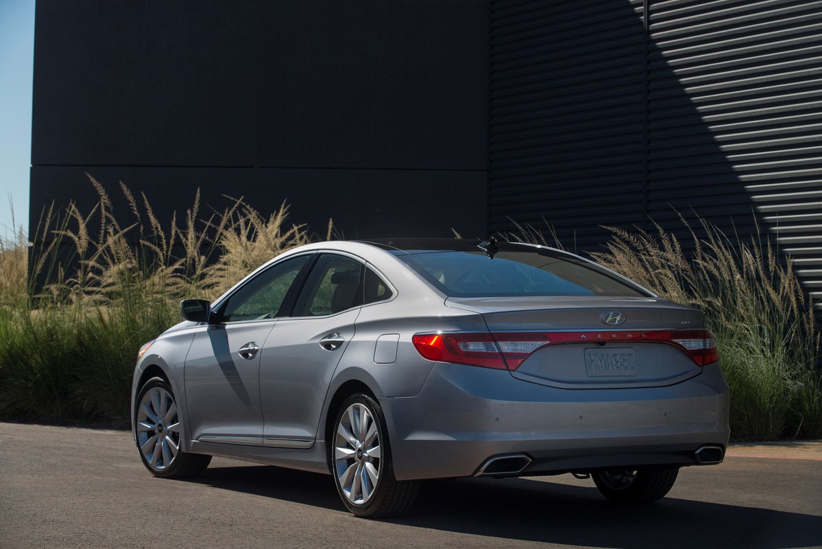 2016 Hyundai Azera Review - CarsDirect
