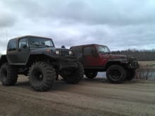 a jeep we met while jeeping in our jeeps, jeepers it was a big jeep (the red one is on 35s)