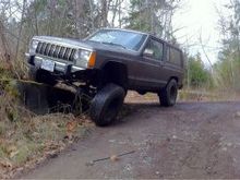 Rear tire is just off the ground in this photo :p
