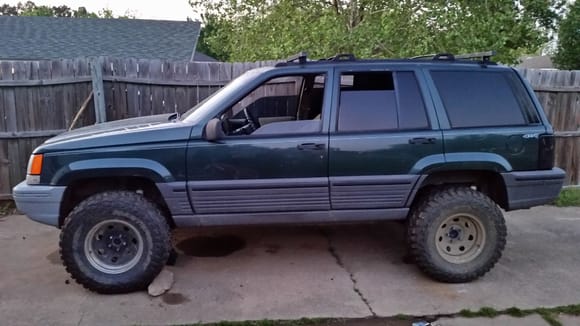 After installing the junkyard parts:
Rough country full 3.5 lift kit, shocks, lca's,  rubicon express front track bar, and extended brake lines from a 1 ton dodge and a cold air intake

And leftover parts from my old xj (nobudgetxj):
32s on AR steel wheels, 1.25 in spidertrax wheel spacers, and the roof bars 

Definitely more to come though