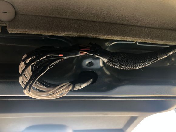 Vehicle side under the upper panel.