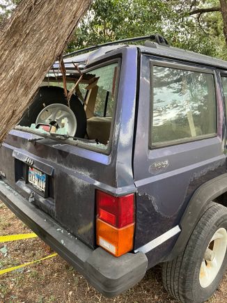 1996 Jeep Cherokee XJ SE 4x4 rear hatch and roof damage 