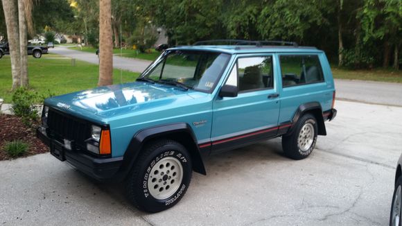 I have been interested in the 2 door Cherokees for awhile and when this one popped up on Craigslist I jumped on it.  43,500 Original miles.
