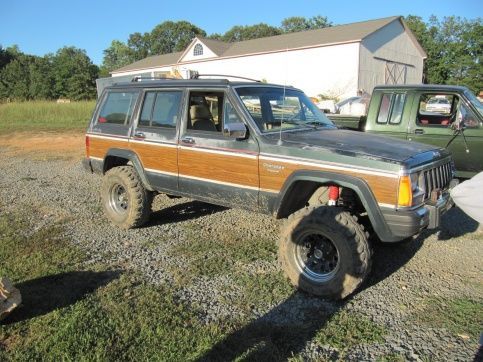 1991 Jeep Cherokee Briarwood
3inch lift 31 1150 15(for now)