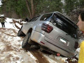 my buddy's sequoia... high centered

update: new 32inch tires
           3in front level