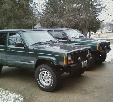 mine is the front one.. 3 in. lift, 31x10.5 tires. next to it is son in laws 6in. lift with 33x12.5 tires