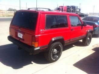 Here it is a week after i got it, already painted the rims black and put some 30" BFG A/Ts