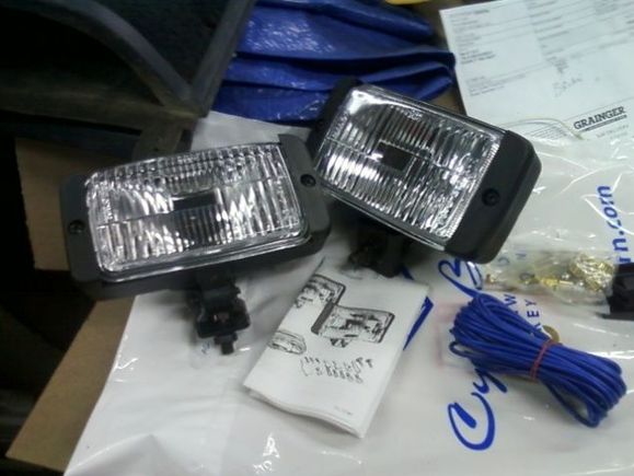 some fog lights for aesthetics until i can get some off-road lights, just had them laying around