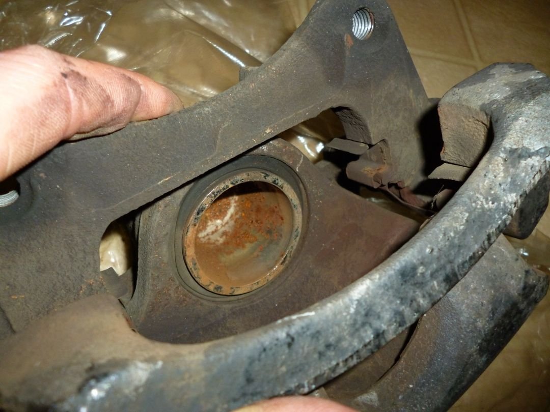 HHR SinglePiston Front Brake Calipers, Brackets, and Hoses Chevy HHR