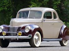 Our roof antenna mimics the early ‘40s , like this 1940 Ford Deluxe coupe