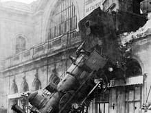 300px Train wreck at Montparnasse 1895