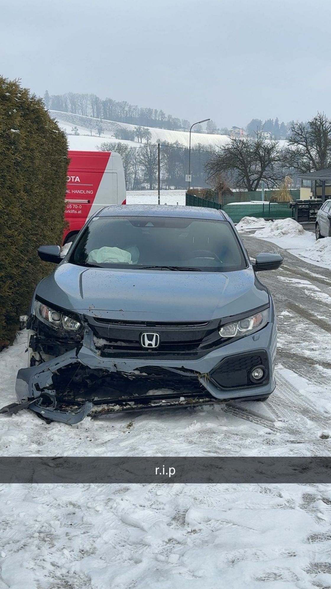 2018 Honda Civic - Crashed Honda Civic 2018 1.0 lieter Vtec - Used - VIN SHHFK6860HU017615 - 3 cyl - 2WD - Automatic - Hatchback - Gray - Pichel Bei Wels, Austria