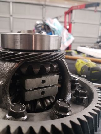 d16 lsd.
the two gears shown needed to be milled down a bit 