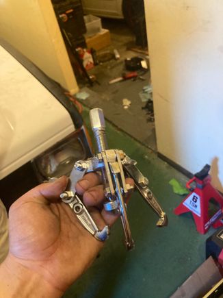 smaller 3-jaw Harbor Freight Puller