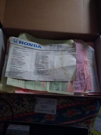saved honda  receipts1999  from original owner..window sticker and all service logs