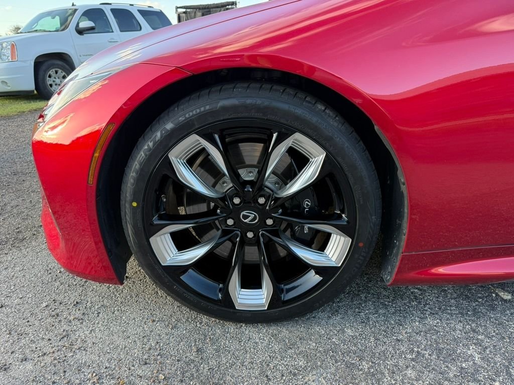 changed black lugs to silver and it makes an improvement in my opinion at least.  not so black in the center is better...