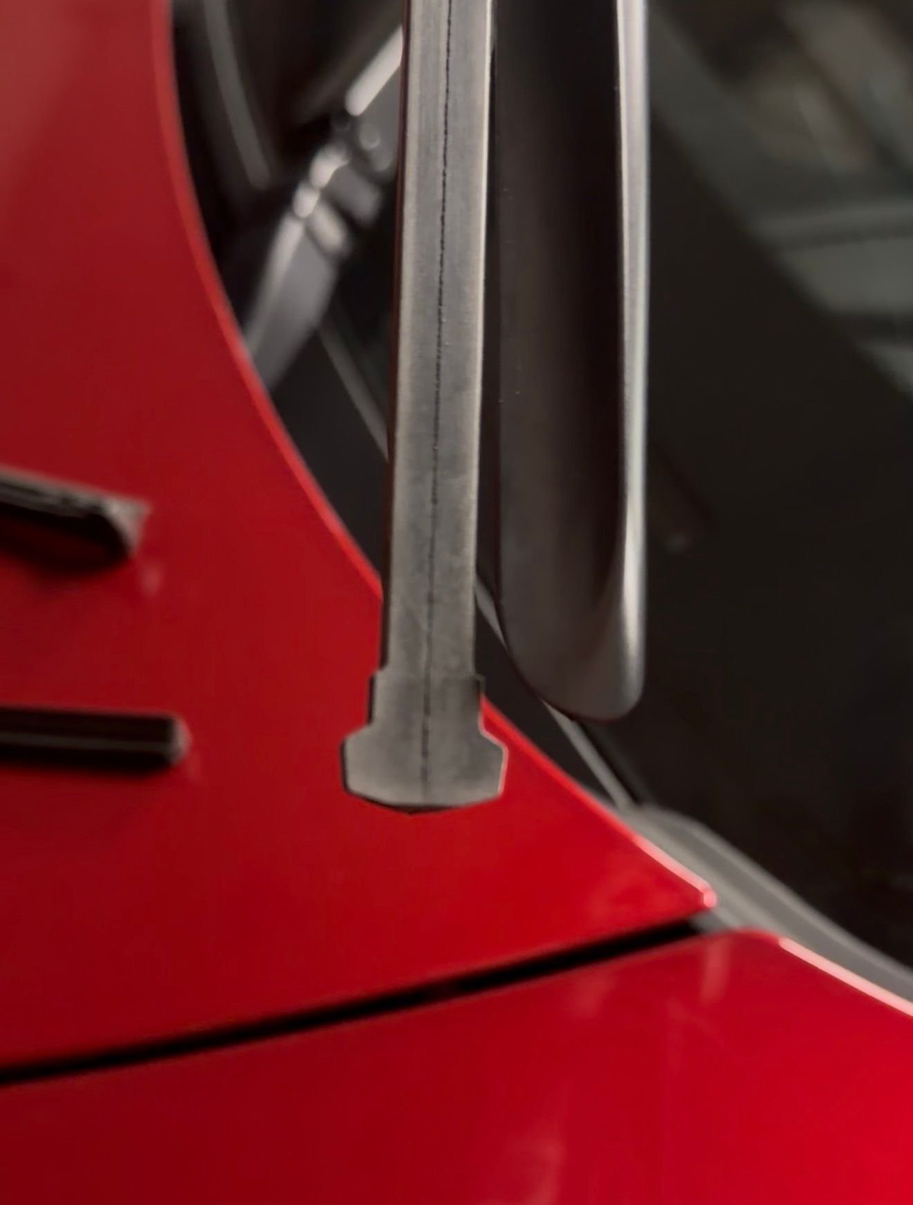 Rubber stopper on inner tip as typically installed.  Not the LC OEM inset the rubber stopper side is square shaped which is different than the typical tapered stopper.