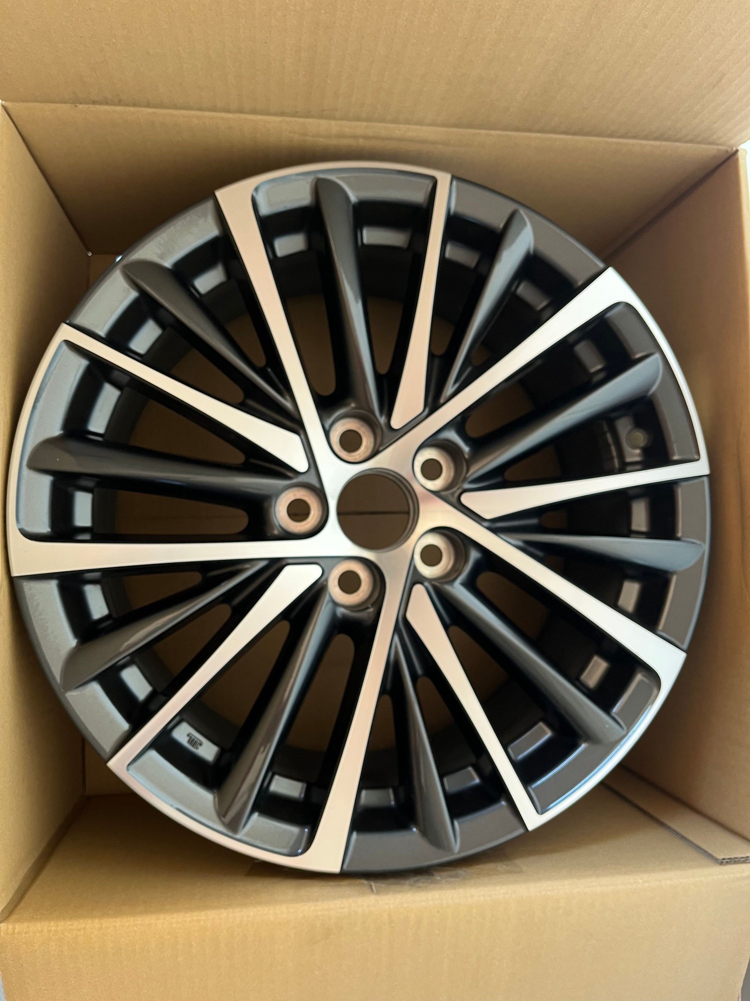 Wheels and Tires/Axles - Lexus OEM ES 18” Take-Off Wheels - Used - -1 to 2026  All Models - Lodi, CA 95240, United States