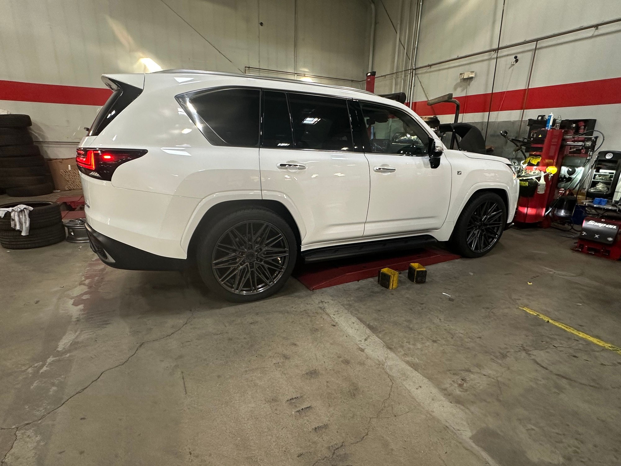 Wheels and Tires/Axles - Vossen HF6-5 24x10 for sale LEXUS LX600 - 5 WHEELS 4+1 - Used - 2022 to 2025 Lexus LX - Bedford, MA 01730, United States