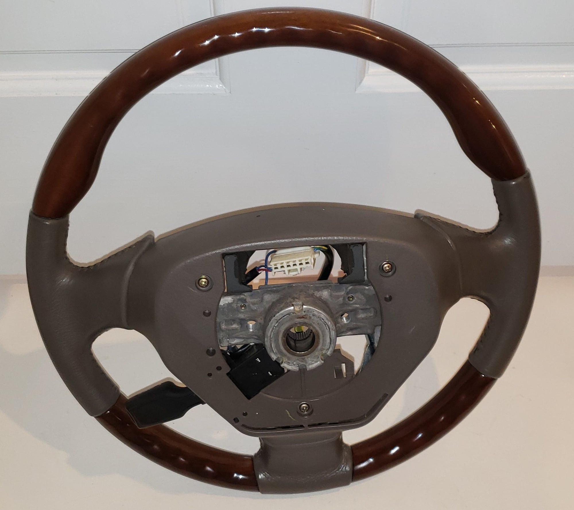 Interior/Upholstery - 2002 Lexus RX300 Streering Wheel - Wood & Leather - Used - 1999 to 2003 Lexus RX300 - 1998 to 2005 Lexus GS300 - 1998 to 2000 Lexus GS400 - 2001 to 2005 Lexus GS430 - Raleigh, NC 27612, United States