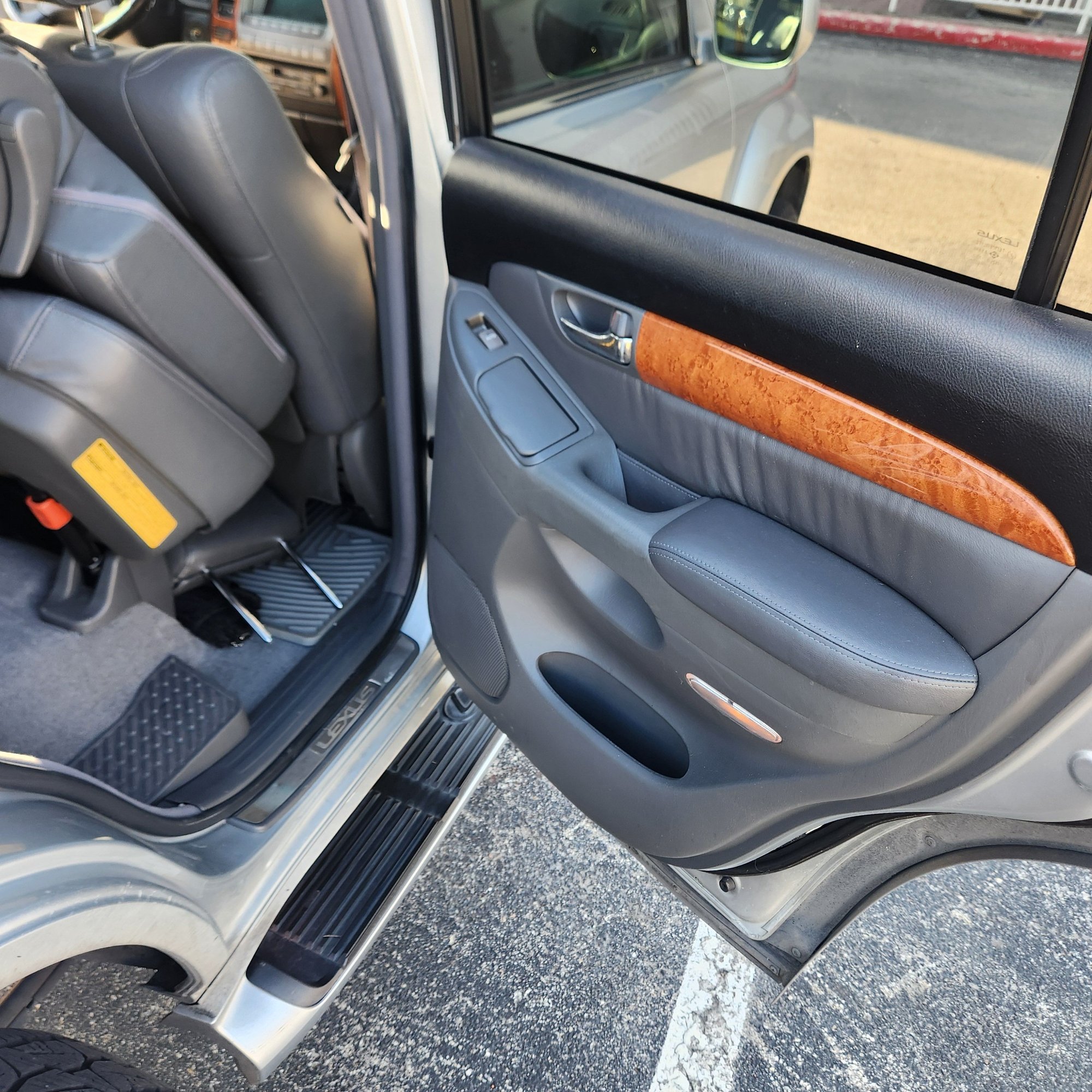 2006 Lexus GX470 - 2006 GX470 Texas Car No Rust - Used - VIN JTJBT20X660108167 - 181,000 Miles - 8 cyl - 4WD - Automatic - SUV - Silver - San Antonio, TX 78230, United States