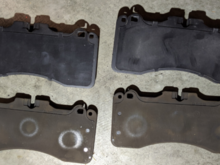 Top are the new pads.
Bottom are the old OEM pads.