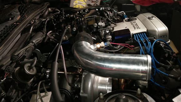 Here we have a quick side shot of the turbo and IC piping for referance