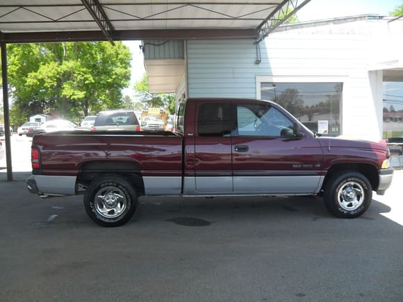 My dad eventually replaced the Dakota with a 2000 Ram 1500 4x4 with a 360 c.i. V8,