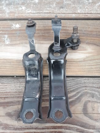 Original 1995 -2000 LS400 bracket on left, modified 1990-1994 LS400 bracket with transplanted undercover mounting arm on right.
Acquired an extra 1995-2000 bracket, so the shop would have an intact bracket to index the arm on 1990 - 1994 bracket.