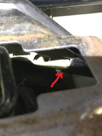 6b Headrest Guide Tab