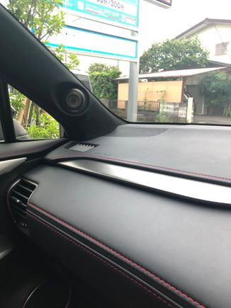 The tweeter pods are looking sweet, the Alcantara adds a bit more luxury to the dash.