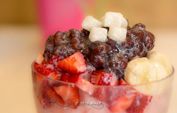 Shaved ice with fruit
