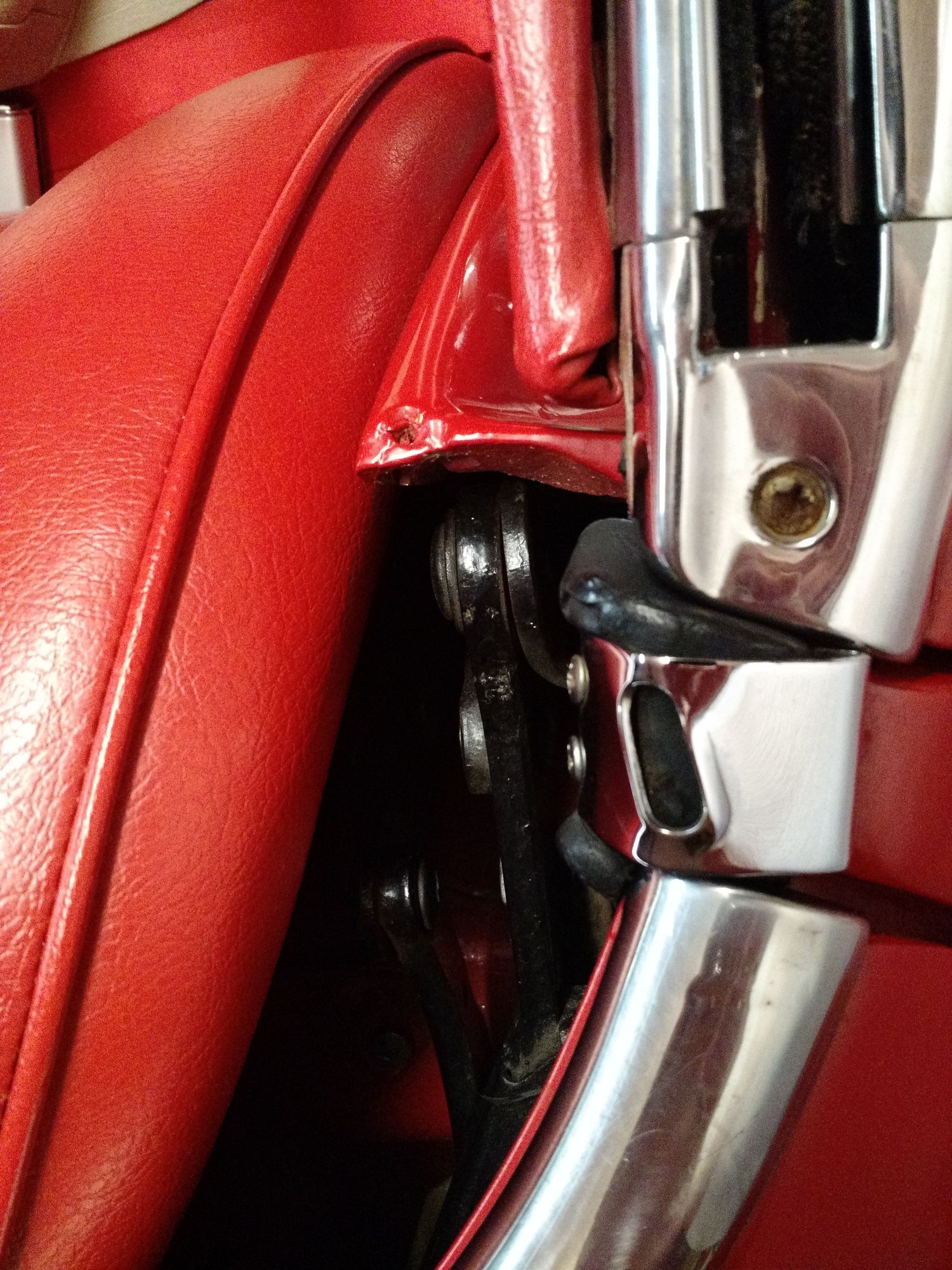 C1 Convertible frame adjustment touches the seat on one side