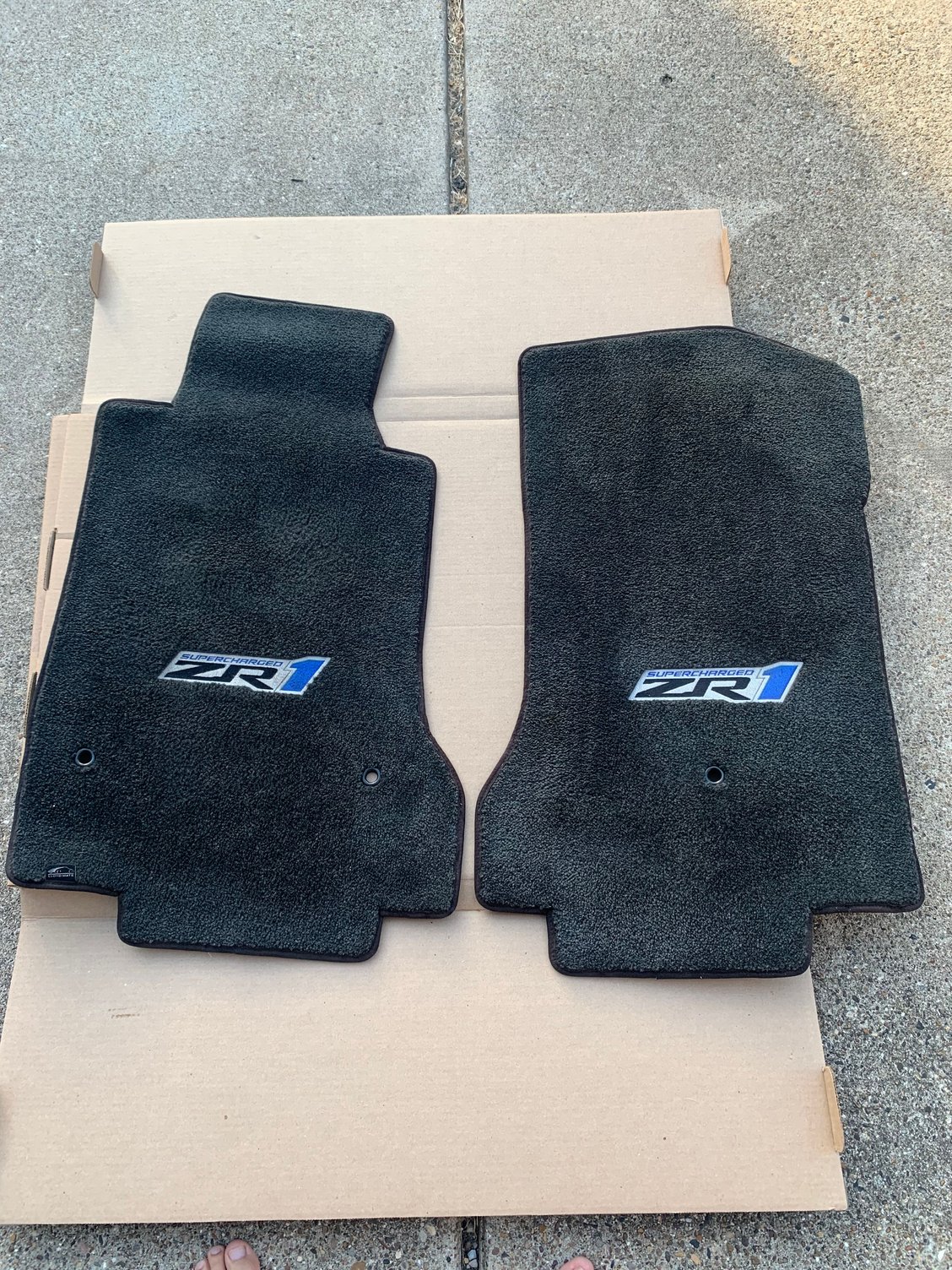 FS (For Sale) Loyd ZR1 Black and Plain Gray Floor Mats CorvetteForum
