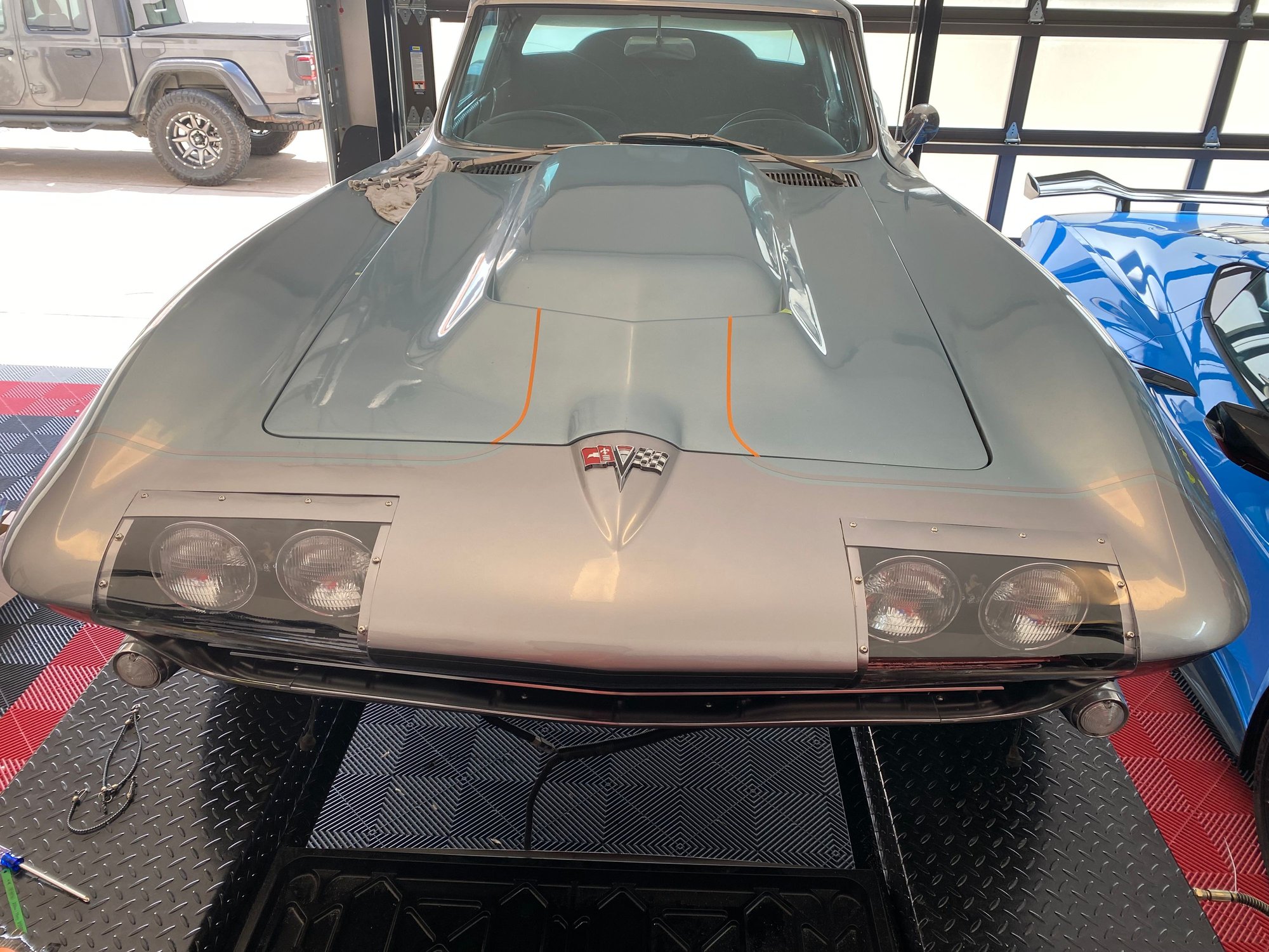 I going to finish the hood stripe tomorrow.