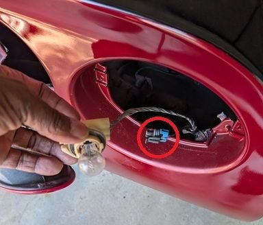 passenger side taillight and connect that is not the same as the driver side