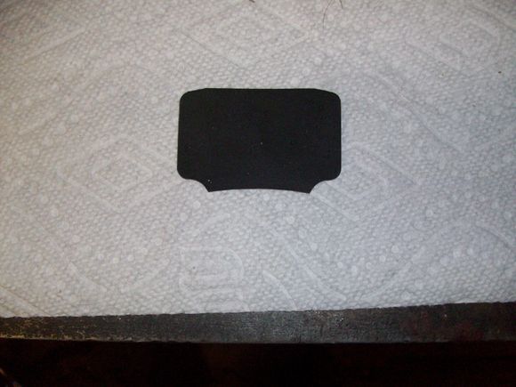 There is no glue on it. There are light indentations on one side that look like arrows point outward. 