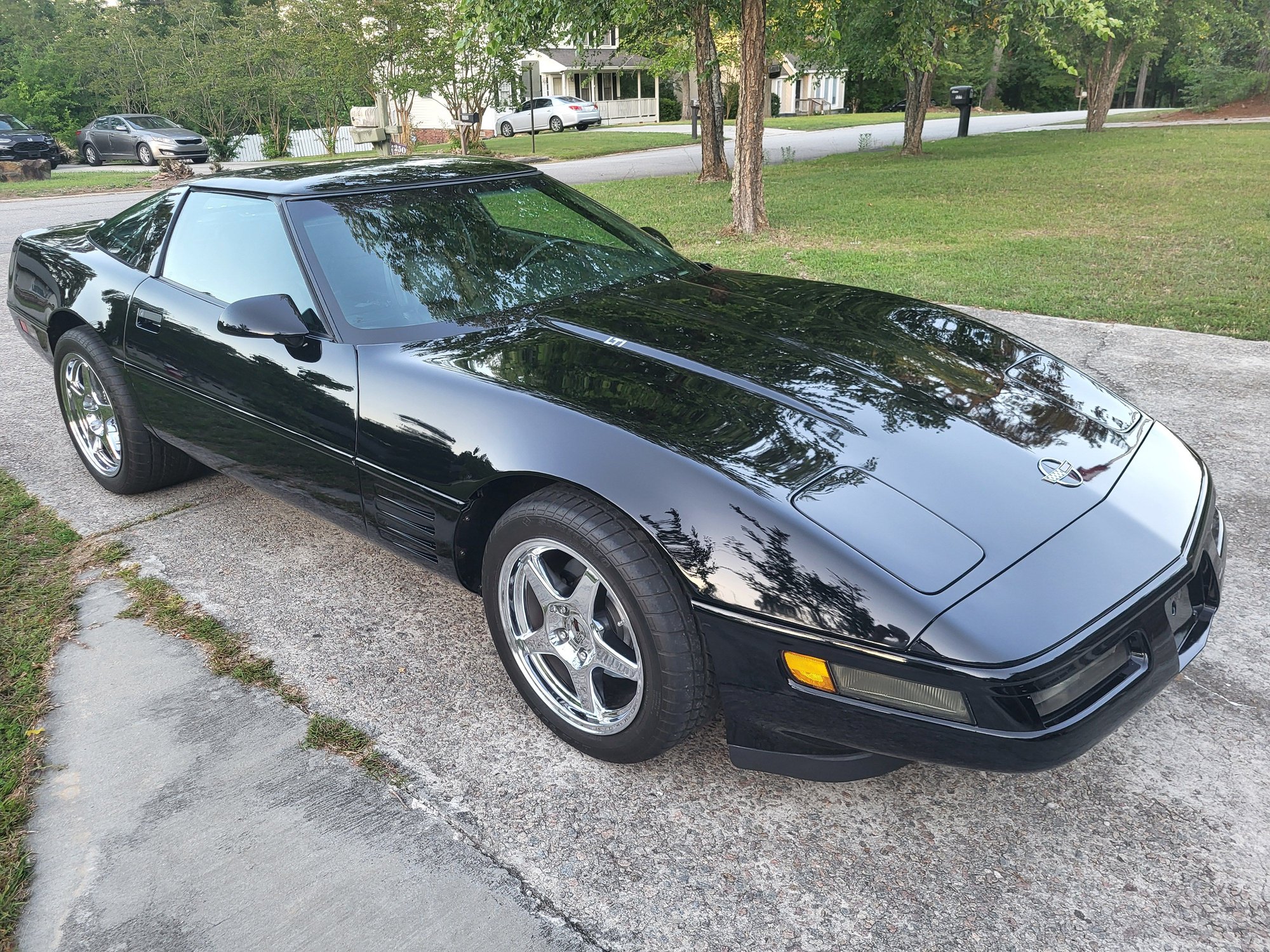 Passenger side view of 1993 coupe