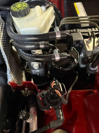 Oil catch can is easily installed at the same time and saves a lot of time and effort.