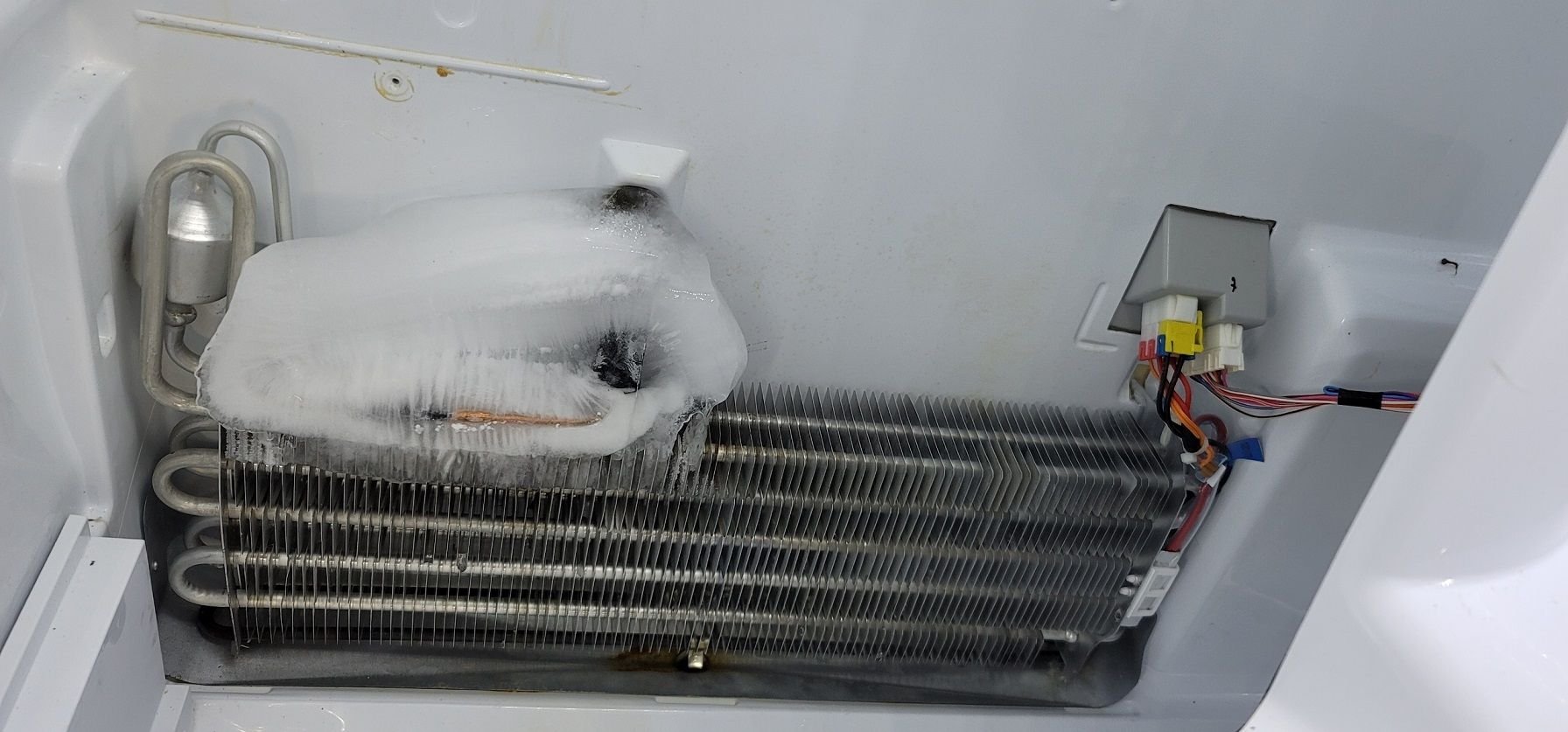 LG Refrigerator LFXS30766S/02 fridge section hovering around 47F (Set