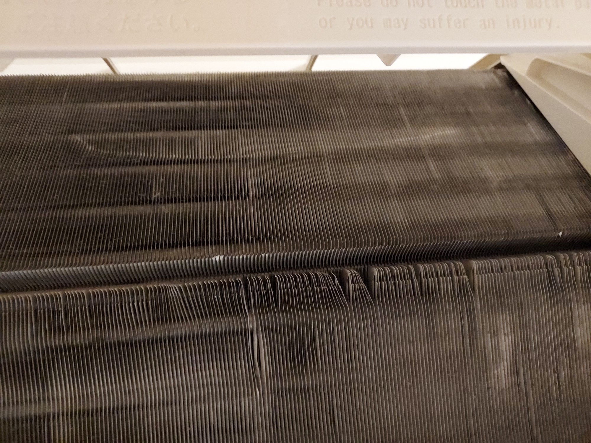 Damaged fins of heat exchanger Mitsubishi Electric MSY-GE10VA - DoItYourself.com Community Forums