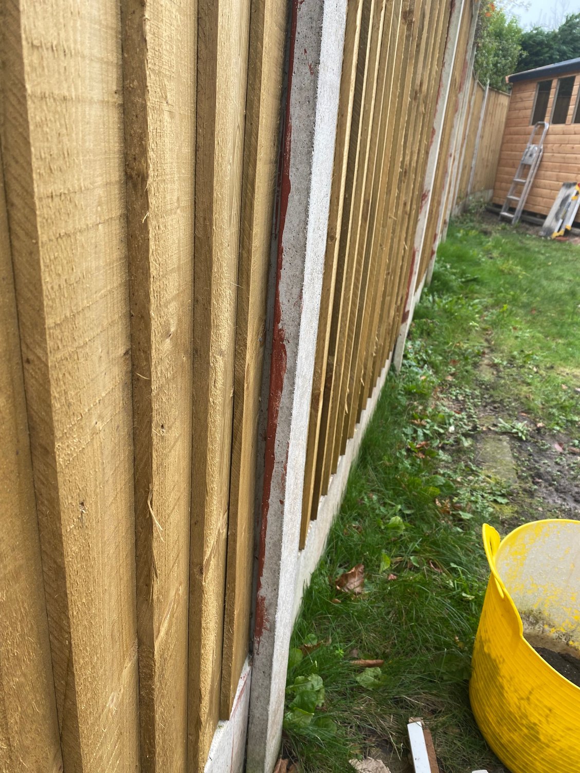 removing-paint-from-concrete-fence-panels-brickwork-doityourself