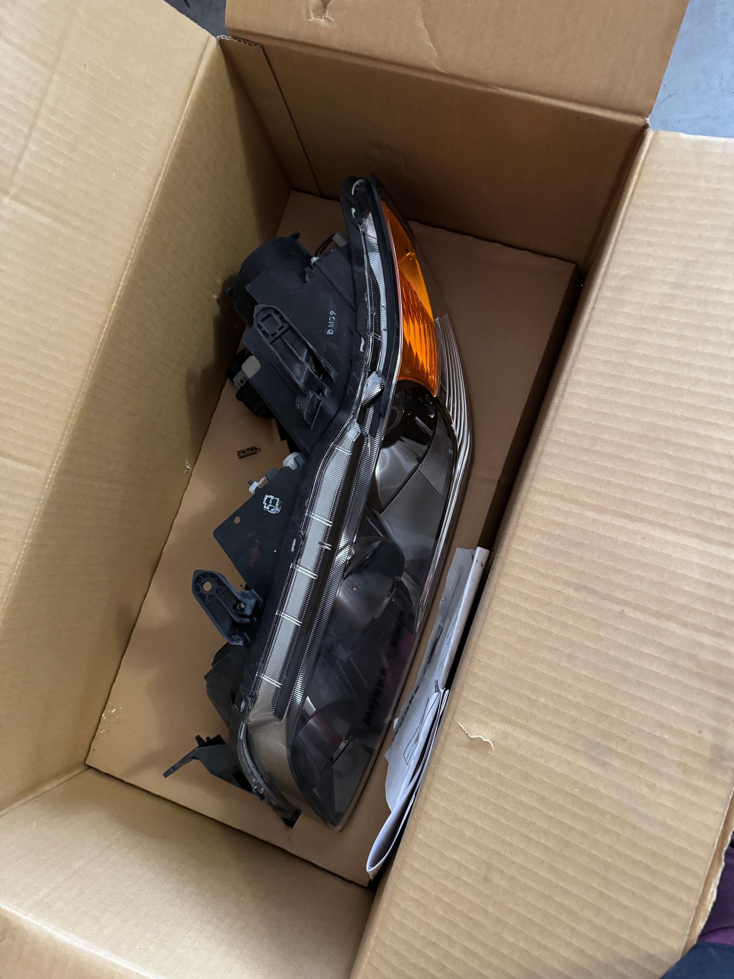 2006 Mitsubishi Lancer Evolution - Driver side Evo 9 MR USDM headlight - New - VIN 123gajdkdjwba1283 - Las Vegas, NV 89123, United States